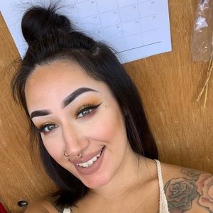 Meet your Posher, Daniela